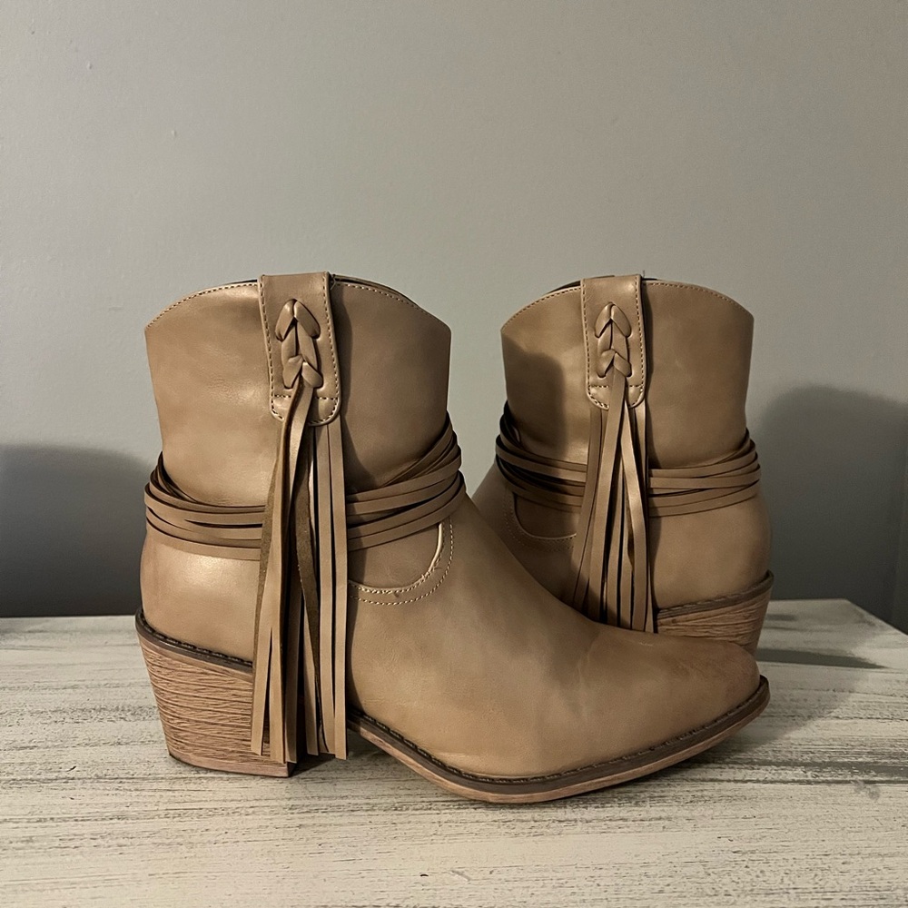 Altar’d State Tan/Gray Fringe Ankle Boots Sz 9